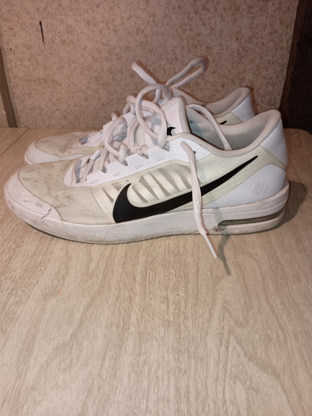 Nike Men’s White Athletic Shoes with Black Swoosh